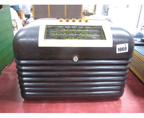 A Vintage Bakelite Bush Radio, Serial No 62/77958