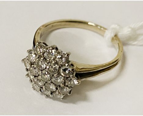 18 CARAT WHITE GOLD DIAMOND CLUSTER RING - SIZE K