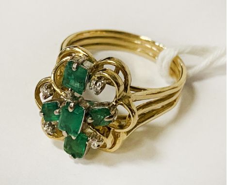 18CT YELLOW GOLD, EMERALD &amp; DIAMOND RING - SIZE N