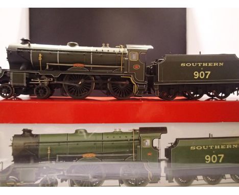 OO scale Hornby R2843 schools class, 907, Dulwich, Southern green, near mint, storage wear to box. UK P&amp;P Group 1 (£16+VA