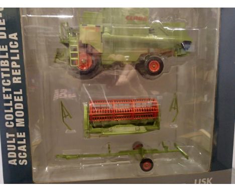 USK Models 1/32 scale Claas Dominator 85, combine harvester set, as new, boxed. UK P&amp;P Group 2 (£20+VAT for the first lot