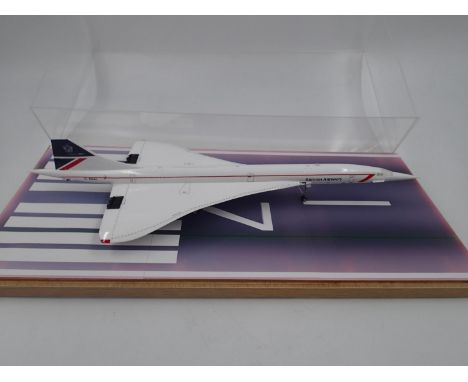 1/72 scale Revell British Airways Concorde, made in high standard in diorama case. UK P&amp;P Group 2 (£20+VAT for the first 