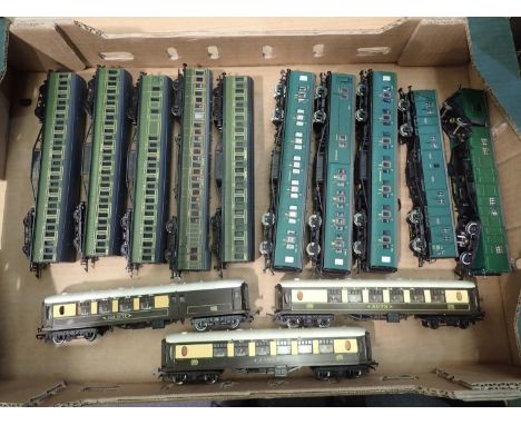 Thirteen unboxed OO scale coaches, ten Southern region and three Pullmans, mostly very good to excellent condition. UK P&amp;