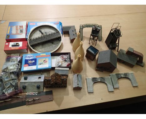 OO scale selection of accessories and mostly resin buildings including Peco turntable with motorising kit, mine and buildings