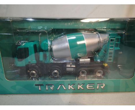 Eligor Trakker 115216 Iveco Hi Land Euro 6, 2014 with mixer back, limited edition 650, as new, mint, boxed. UK P&amp;P Group 