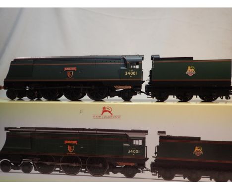 OO scale Hornby R3115, West Country class, Exeter, 34001, green, early crest, very good condition, box is fair. UK P&amp;P Gr