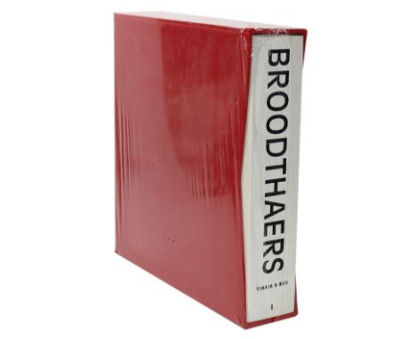 Broodthaers,M.: Marcel Broodthaers. Tinaia 9 Box. Köln 1994. Buch, Plakat, Broschüren, CD und Beilagen zusammen in Originalle