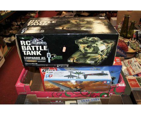 A boxed 1:24 scale radio controlled model of a battle tank; together with various unbuilt plastic kits to include Airfix 1:72