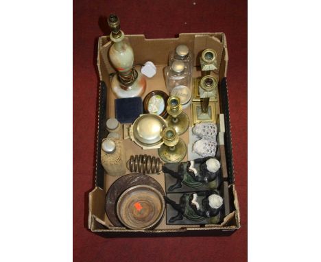 A box of miscellaneous items, to include a pair of Victorian brass table candlesticks and an onyx table lamp 