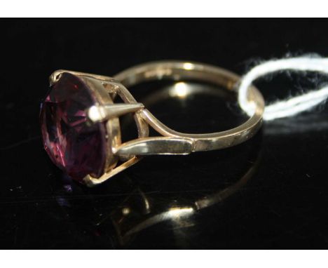 A modern 9ct gold and amethyst set dress ring, 6g, size S 