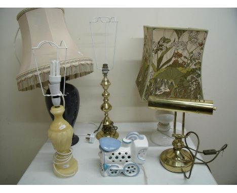 Collection of various assorted lamps including brass desk lamp, table lamp, onyx lamp etc 