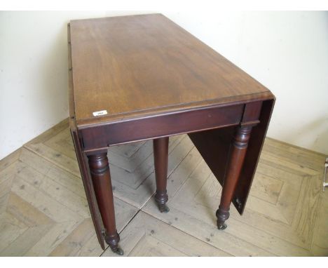 Victorian mahogany drop-leaf gate leg table on turned supports (128cm x max 180cm) 