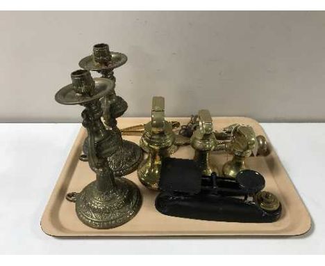 A tray of postal scales, weights, brass weights, corkscrew, horse brasses etc 