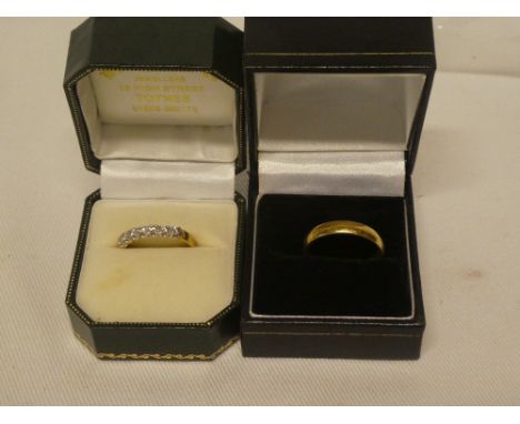 An 18ct gold dress ring set seven diamonds and an 18ct gold wedding band (2)