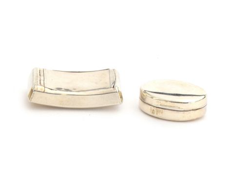 A George III vinaigrette of plain oval form, by Joseph Ash I, London 1801, 3.2cm wide; together with a small Georgian curved 