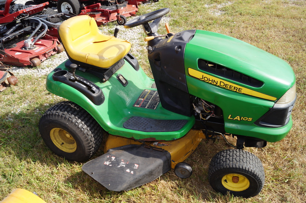 John Deere LA 105 Riding Mower Starts and Runs. 229 Hours. Briggs ...