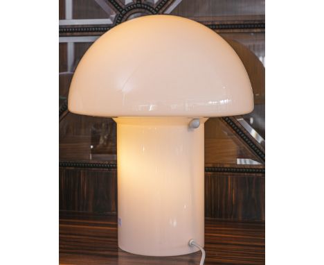 Tischlampe "Mushroom" (Peill und Putzler 1970/80er Jahre), weißes Glas, Vintage, H. ca. 55cm.