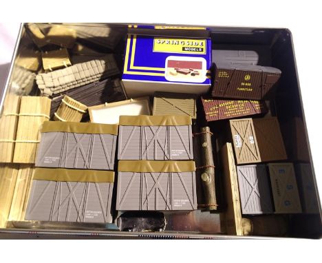 OO scale: selection of wagon loads, mostly containers, crates, timber. P&amp;P Group 1 (£14+VAT for the first lot and £1+VAT 