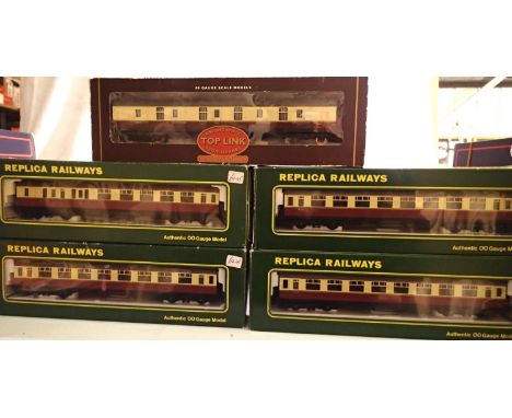 OO scale: x5 crimson/cream coaches, replica Collett x4 and Hornby full parcels, mostly i excellent condition, boxes fair - go