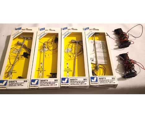 Four Viessman street lights and two light colour signals. P&amp;P Group 1 (£14+VAT for the first lot and £1+VAT for subsequen