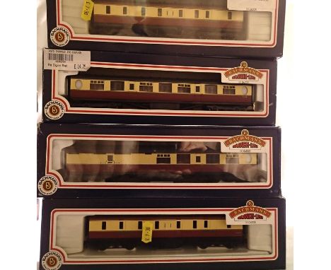 OO scale: x4 Bachmann crimson/cream coaches, 50ft parcels x2, Thompson x2, mostly in very good - excellent condition, wear to