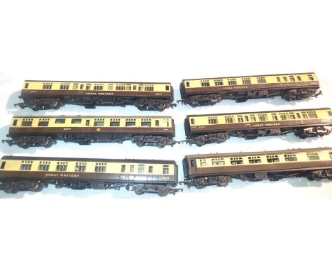 Six OO scale Trix choc/cream coaches, Great Western and B.R, mostly good condition, unboxed. P&amp;P Group 1 (£14+VAT for the