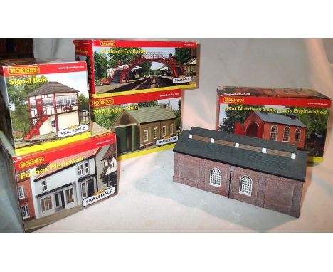 Five Hornby Skaledale buildings including signal box, ship, footbridge, engine shed, appear in very good condition and a Grea