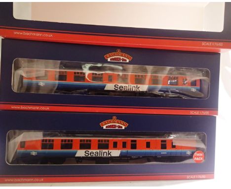 Bachmann 39-001K MK1 coach twin pack, Sealink Livery, near mint condition, slight storage wear to box, Bachmann Collectors Cl