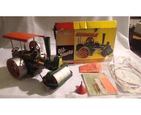 Wilesco steam roller red/green D36 in very good to excellent condition, very little use complete with burner, funnel instruct