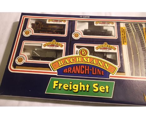 Bachmann 30-200 freight set, OO scale comprising London Transport Pannier tank, x3 wagons, track, controller etc. Excellent -