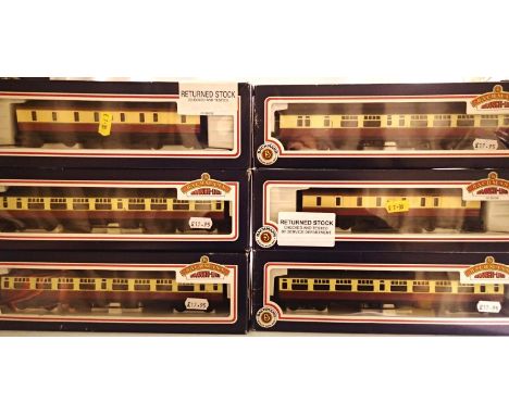 OO scale: x6 Bachmann crimson/cream coaches, bullied x4, parcels x2, mostly in excellent condition, wear to boxes. P&amp;P Gr