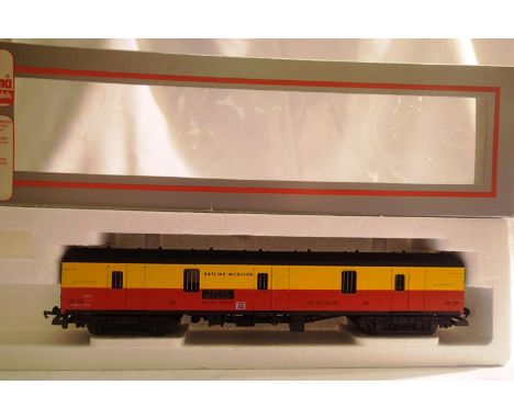Lima Parcels Satlink Western livery, near mint, box with wear. P&amp;P Group 1 (£14+VAT for the first lot and £1+VAT for subs