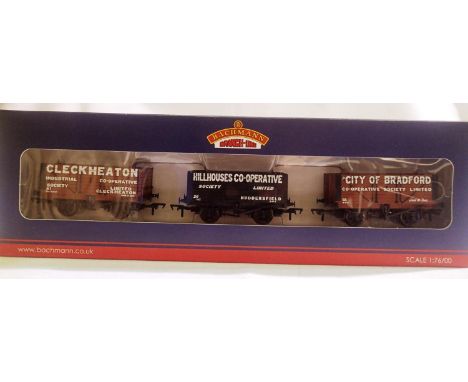 Bachmann 37-075N, set of three Northern Co-Op private owner wagons, Bradford Huddersfield, Cleckheaton, near mint, storage we