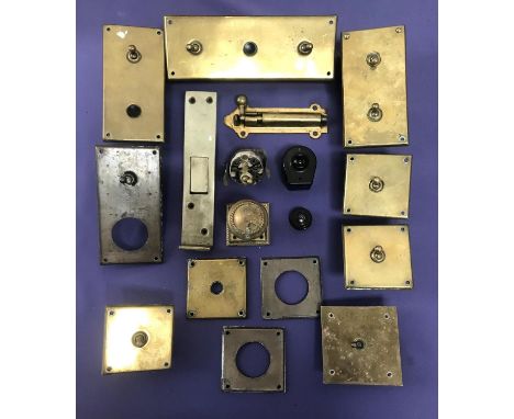 GOOD SELECTION OF VINTAGE BRASS LIGHT SWITCHES AND BACK PLATESincluding single, double and triple switch boards; together wit