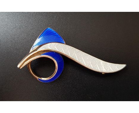 ATTRACTIVE NORWEGIAN ENAMEL DECORATED SILVER BROOCH BY AKSEL HOLMSENof scrolling motif and leaf design in blue and white 