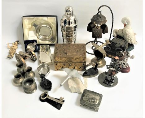 INTERESTING SELECTION OF METAL WARES AND COLLECTABLESincluding two boxed quaichs of graduated size, a mechanical crumb brush,