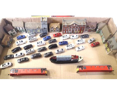 Selection of N gauge vehicles x30, ceramic buildings x9, narrow boat and class 33 Eastleigh 33021 bodyshells in excellent con