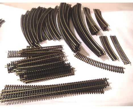 Selection of Hornby, Peco, Bachmann set track pieces x80, including R609 x9, R607 x14, R605 x15, R601 x6 and R600 x20, mostly