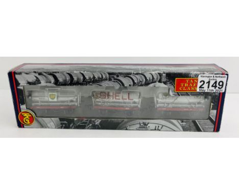 Bachmann Set of 3 14 Ton Tank Wagons Boxed (1x Wagon requires coupling)  P&amp;P Group 1 (£14+VAT for the first lot and £1+VA
