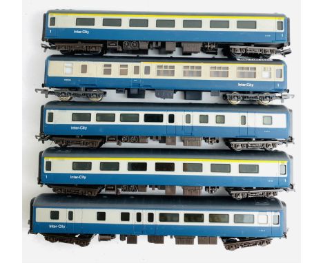4x Airfix Blue / Grey Coaches &amp; 1x Lima (Unboxed) - P&amp;P Group 2 (£18+VAT for the first lot and £3+VAT for subsequent 
