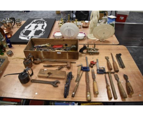 A collection of vintage tools, including chisels, planes and oil cans, Britool, Record and Stanley amongst this lot.
