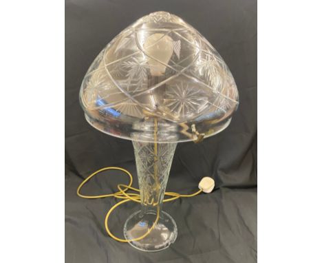Crystal glass electric lamp with shade, working order approximate height 56cm 