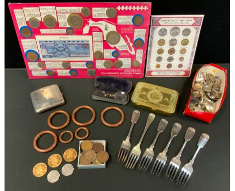Boxes and Objects - a silver cigarette case, Birmingham 1932, 104g;  assorted souvenir spoon, silver plated forks;  copper bu