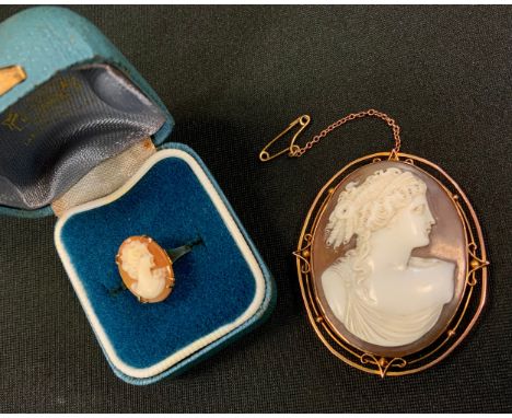 A 9ct rose gold mounted oval cameo brooch, as a maiden, mount stamped 9ct, 10.4g gross;  a 9ct gold cameo ring, 2.1g gross 