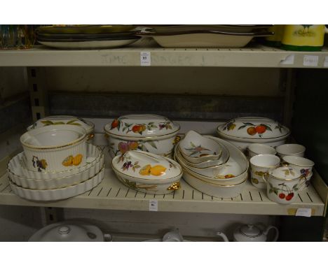 Quantity of Royal Worcester Evesham oven to tableware.