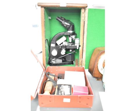 A Leitz Wetzler black binocular microscope with case and accessories, impressed No 708329, h34.
Condition report: Appears to 