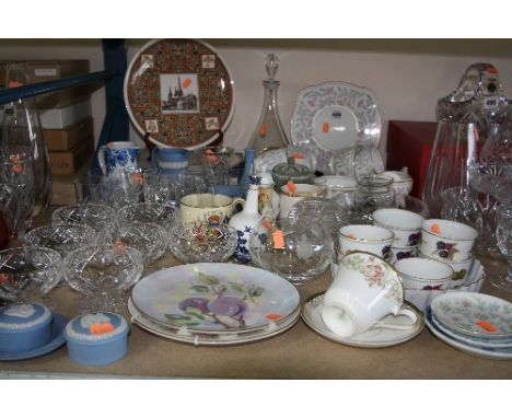 VARIOUS CERAMICS AND GLASS, to include Wedgwood, Minton, Doulton, Worcester etc