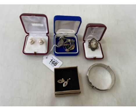 Collection of jewellery including four 9 carat and one 15 carat gold rings, pair of ruby and diamond earrings, silver bangle 