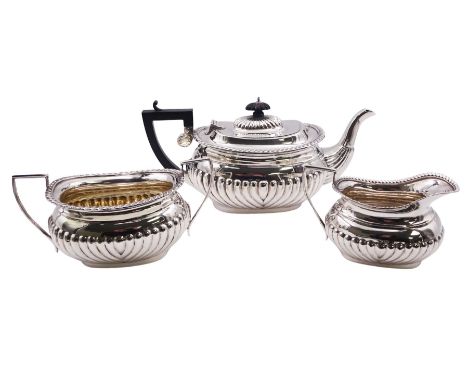 Matched Edwardian silver three piece tea service, comprising teapot with ebonised handle and finial, twin handled sucrier, an