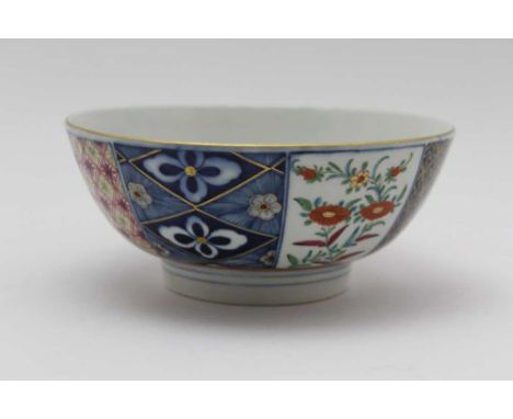 A WORCESTER PORCELAIN OLD MOSIAC PATTERN BOWL, underglaze blue transfer decorated, over painted and gilded in a Japan pattern
